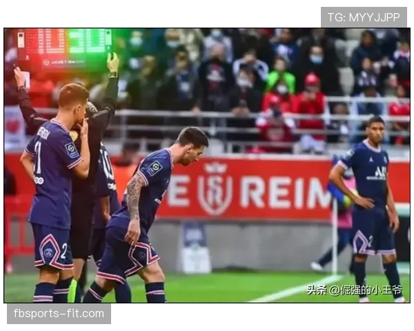 场上观众干扰如何影响足球比赛判罚与规则执行？